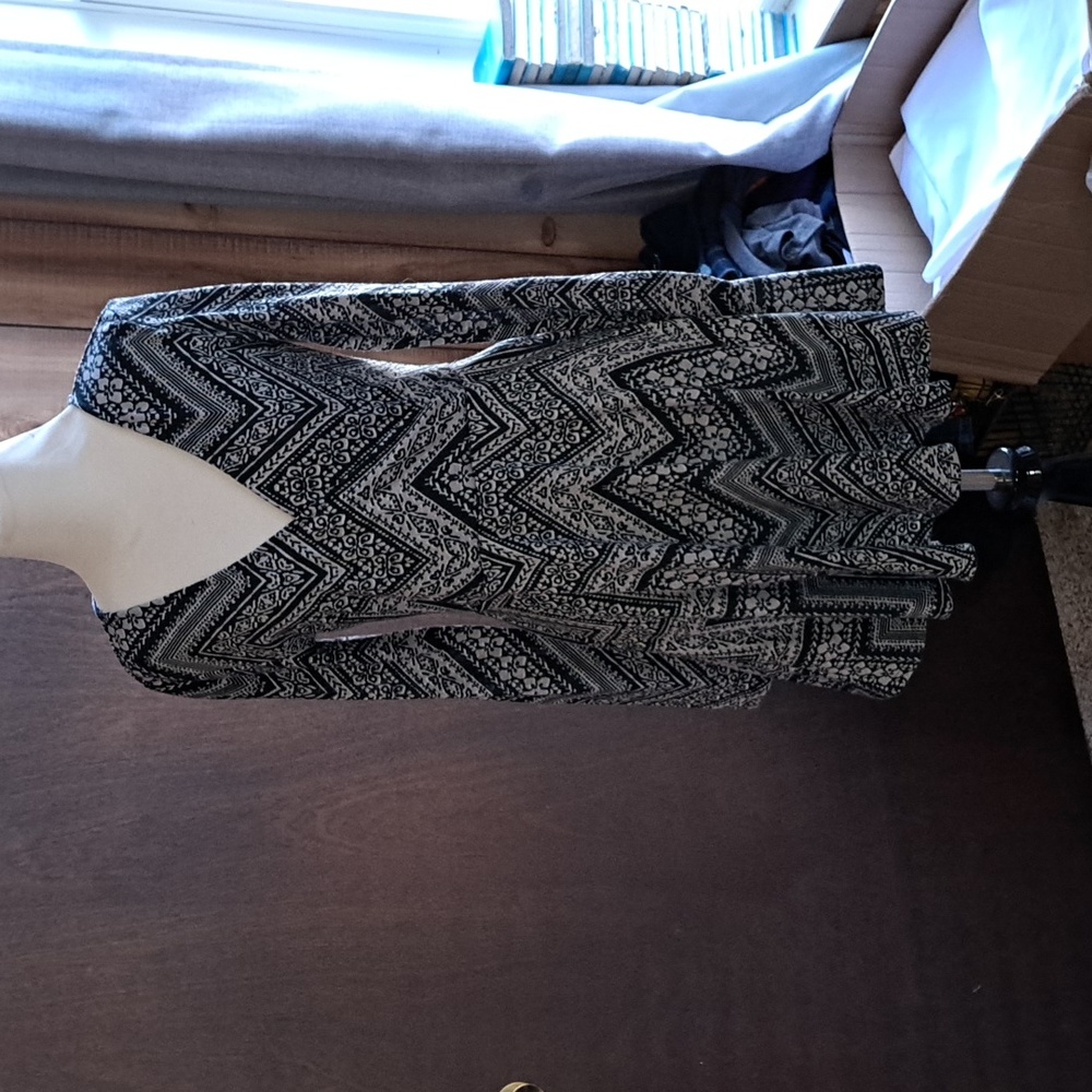 Black and gray geometric pattern mini dress Size M. Prince and Fox